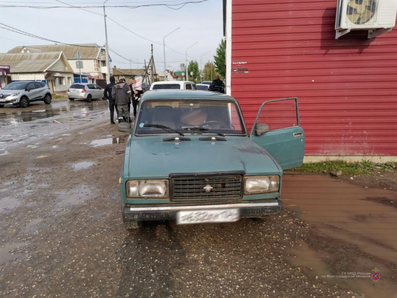 В Волгоградской области водитель протаранил павильон